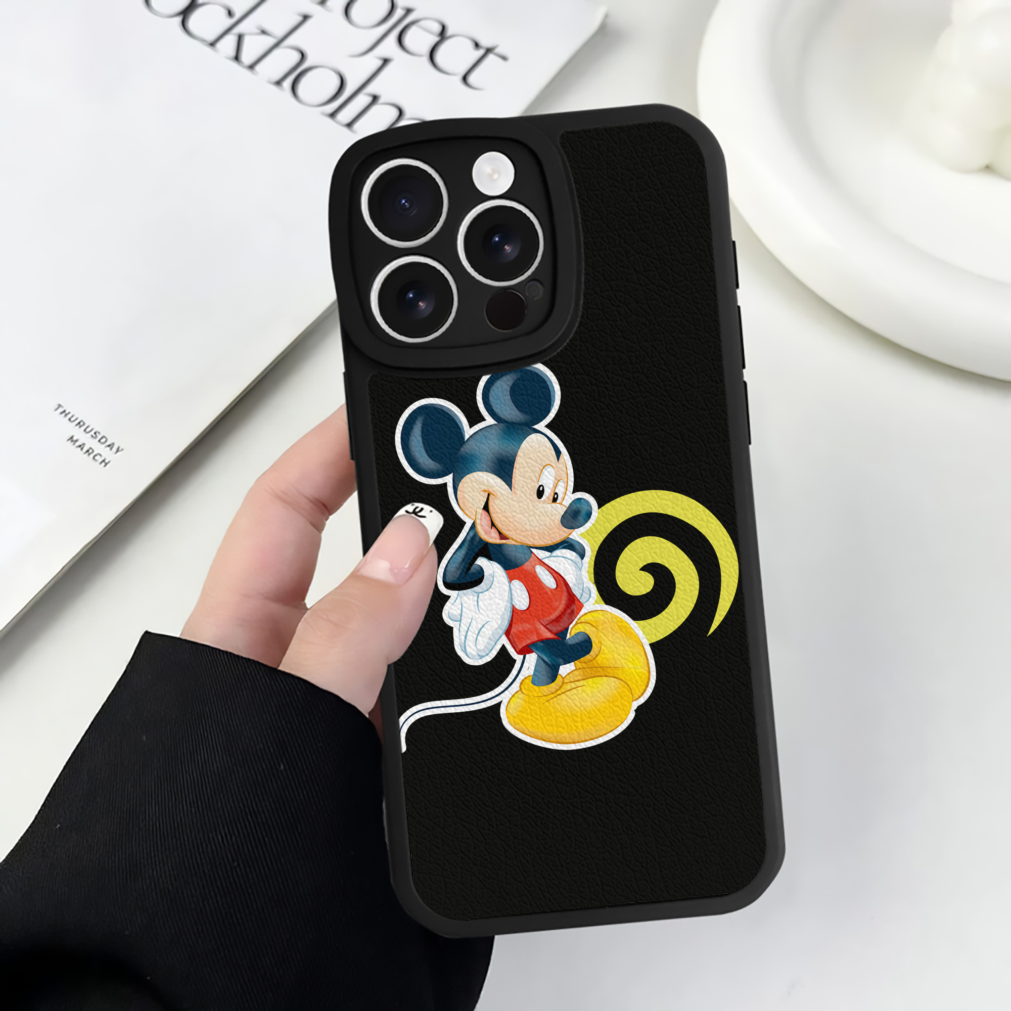 （画像用） ミッキーマウス Mickey Mouse 【iPhone 16シリーズ対応】シリコンスマホケース（レザー調） 材質：シリコン